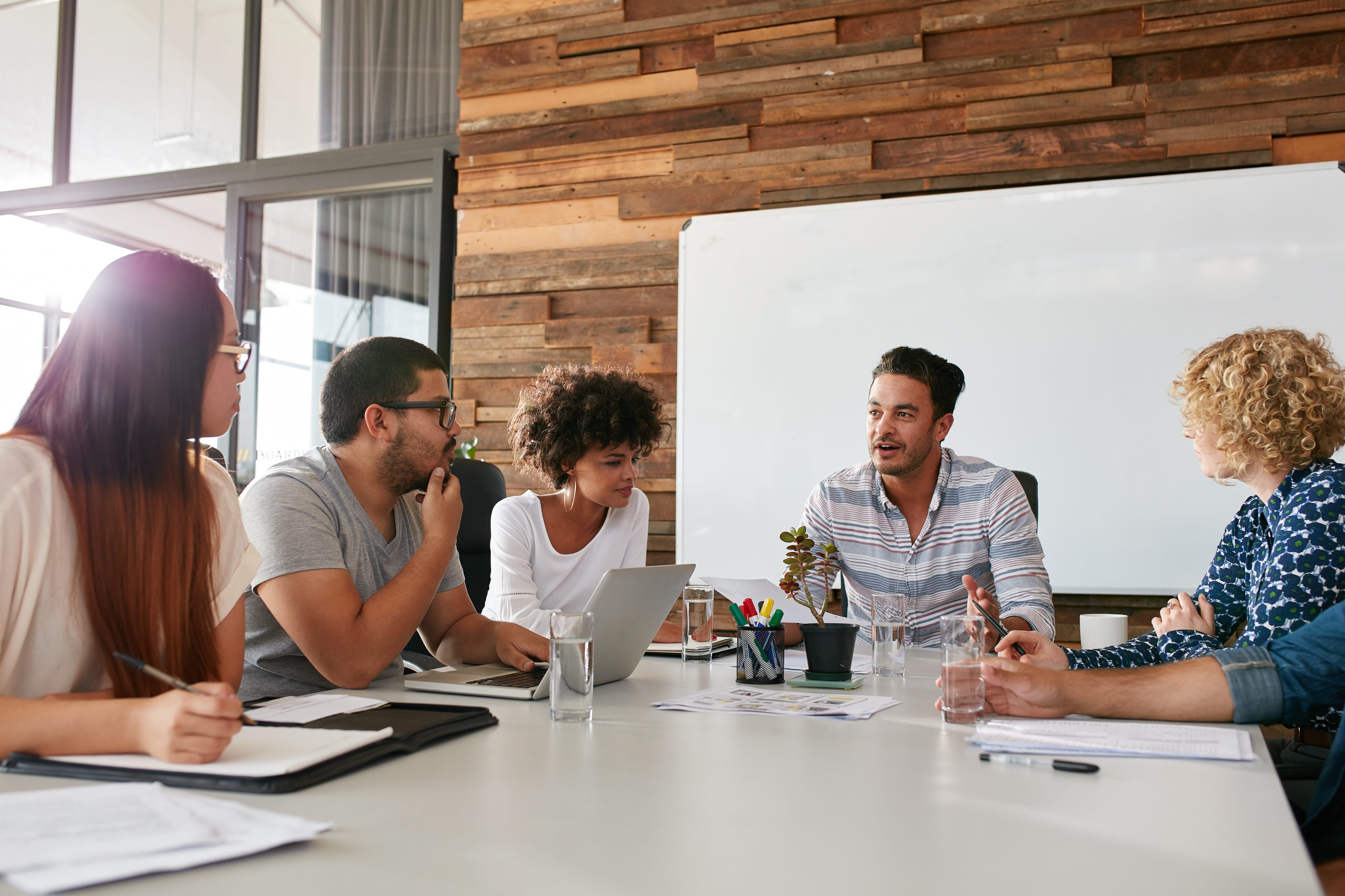 For many people meetings are. Люди на совещании. Совещание в офисе. Совещание Сток. Встреча в офисе.